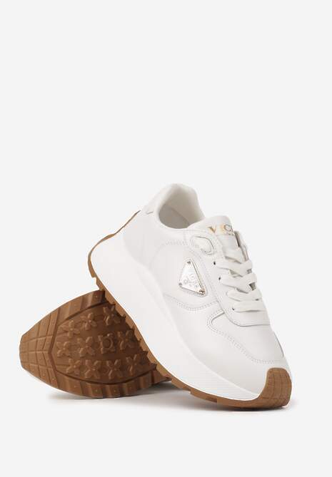 Białe Sneakersy Vices na Platformie Ozdobione Metaliczną Aplikacją Nelviera