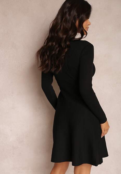 Czarna Sukienka z Wycięciem przy Dekolcie z Cyrkoniami i Perłami Hili