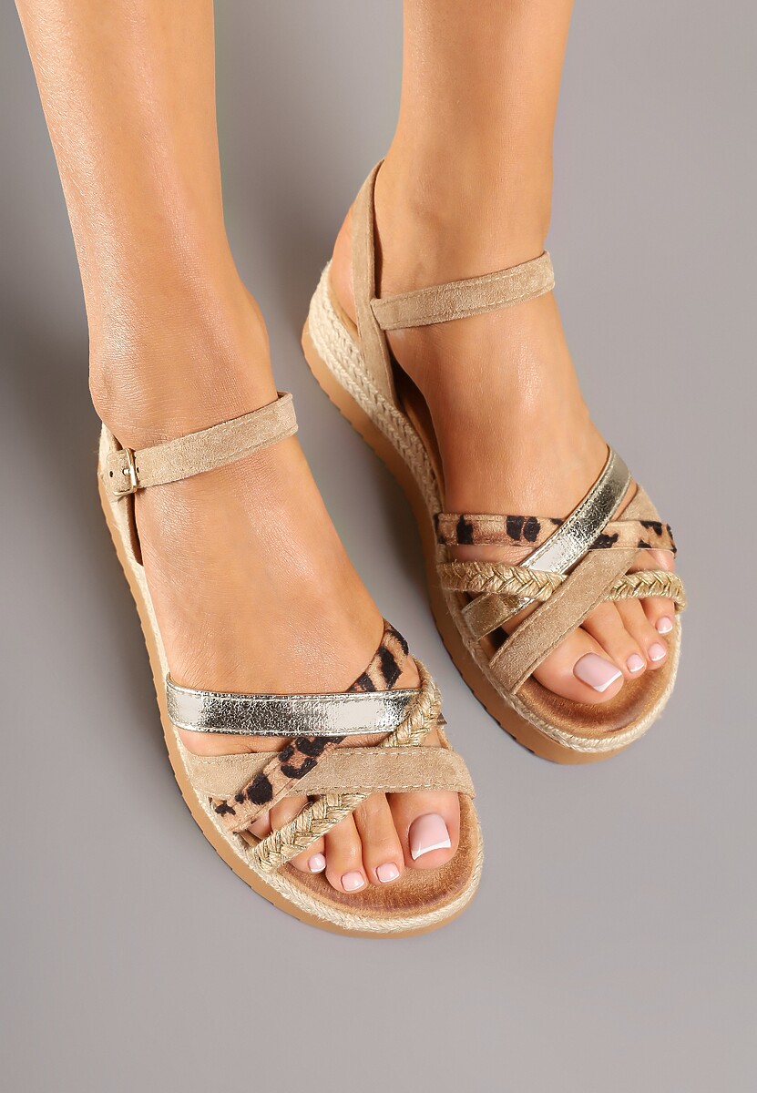 Ciemnobeżowe Sandały na Podeszwie Ozdobionej Plecionką Liathelia