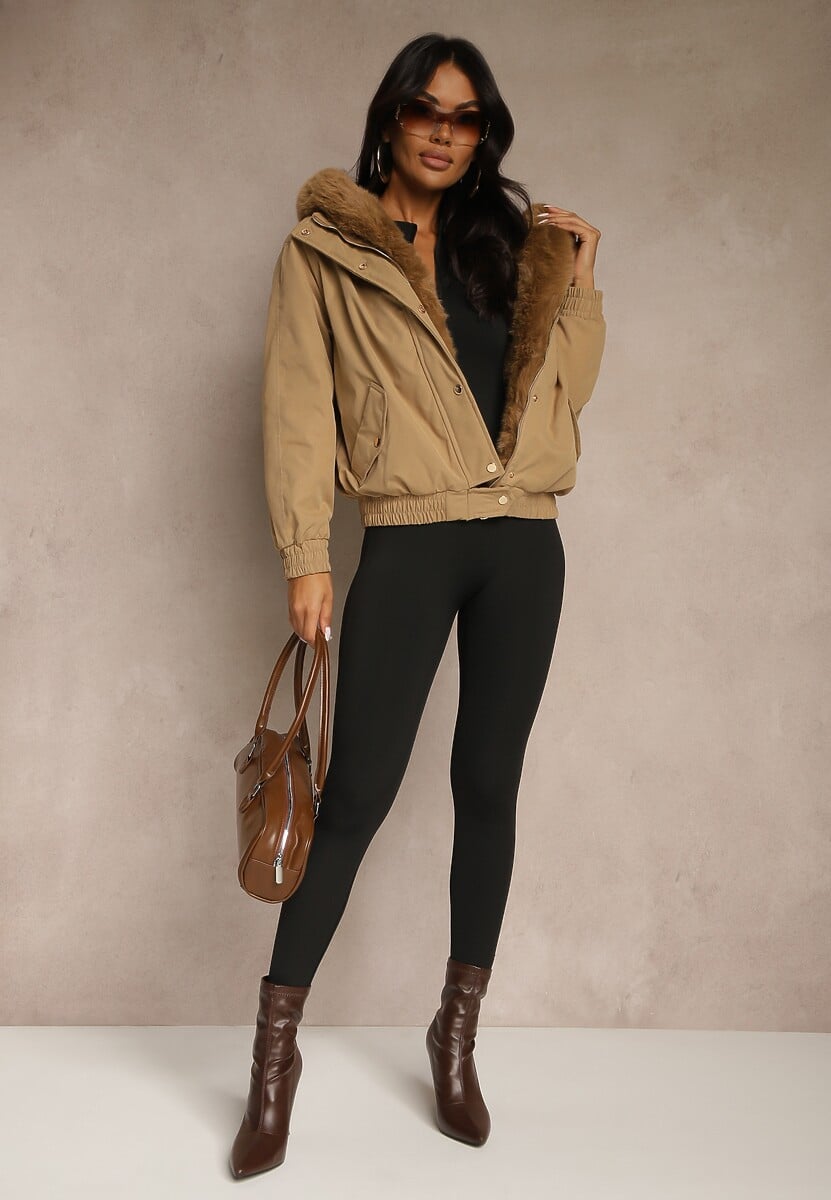 Ciemnobeżowa Kurtka o Kroju Bomberki z Kapturem i Futerkiem Rafenea