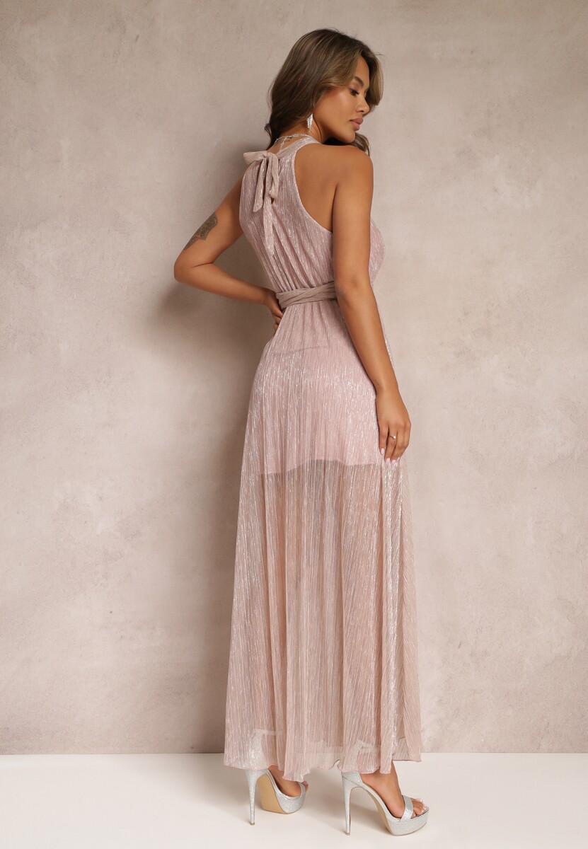 Różowa Sukienka z Dekoltem Halter Błyszczącą Nicią i Gumką w Pasaie Ketura