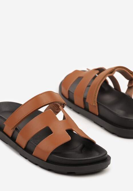 Brązowe Klapki Ozdobione Wycięciami Fenelissa