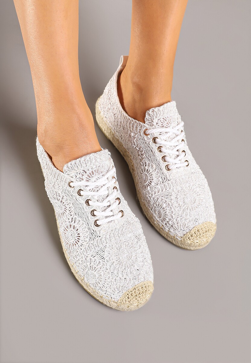 Białe Tenisówki Ozdobione Plecionką i Ażurowym Wzorem Mevienne