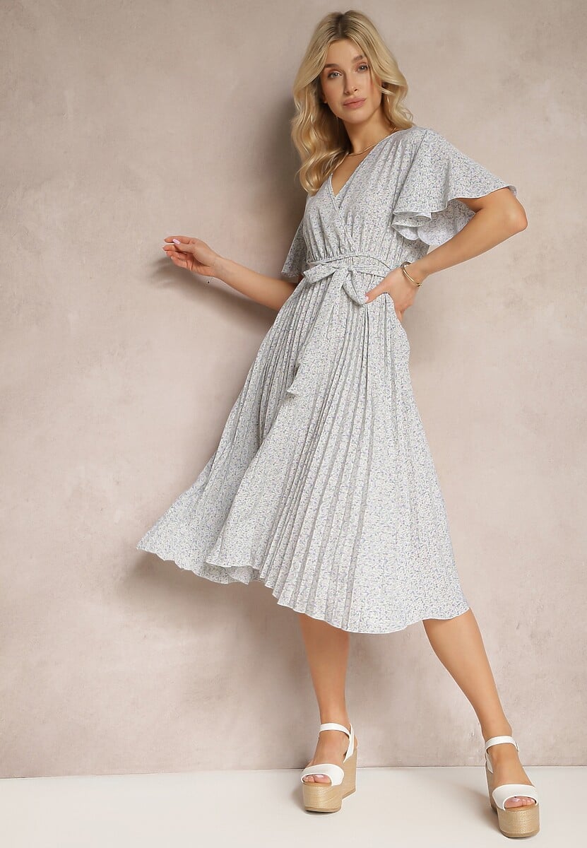 Niebiesko-Beżowa Sukienka o Rozkloszowanym Kroju z Gumką w Talii i Kopertowym Dekoltem z Materiałowym Paskiem Qrissa