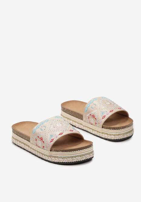 Beżowe Klapki Boho na Niskiej Platformie Ozdobione Plecionką i Cyrkoniami Giratsa