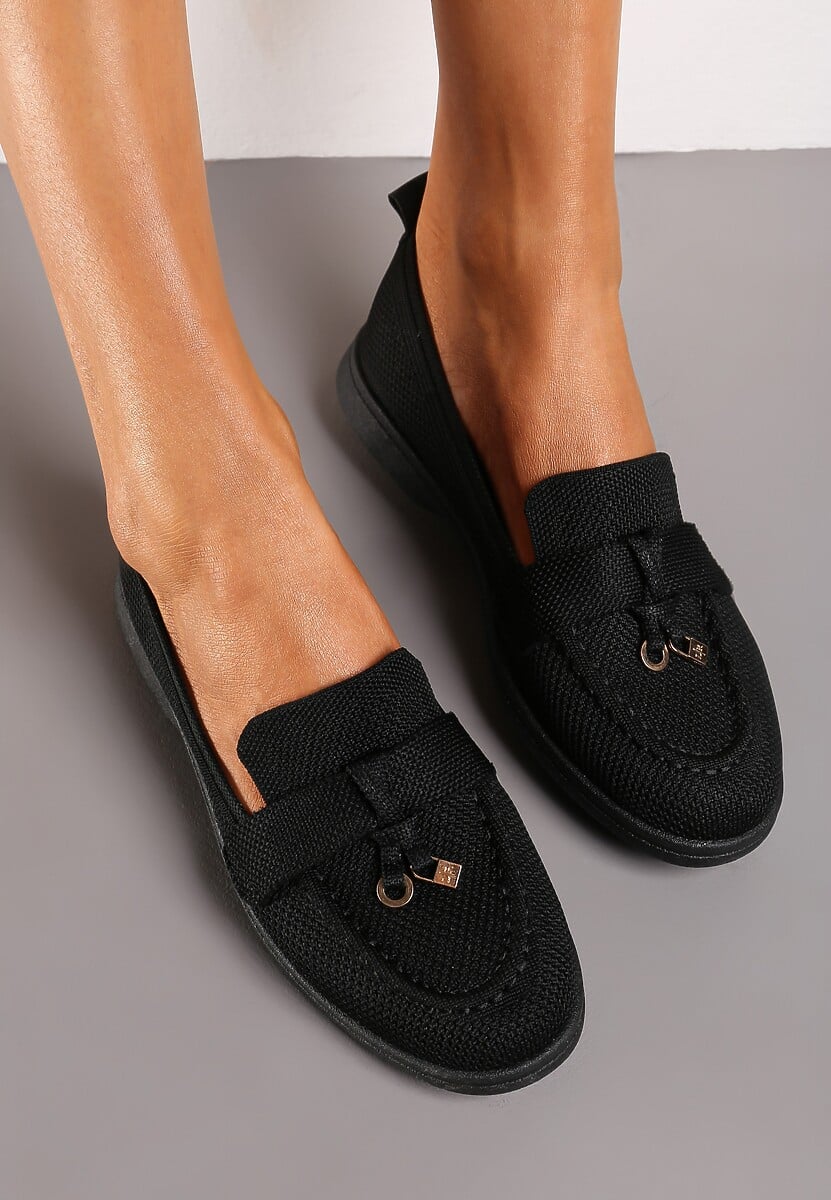 Czarne Wsuwane Mokasyny z Metalicznymi Ozdobami Sadiarca