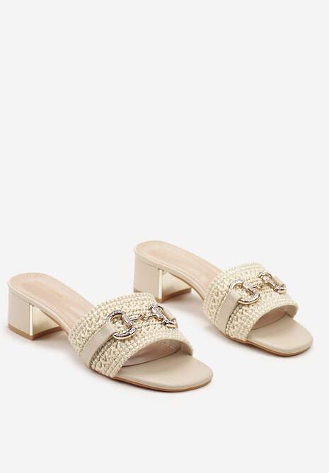 Beżowe Klapki na Słupku z Wyciółką z Imitacji Skóry z Plecionym Paskiem i Aplikacją Frisa