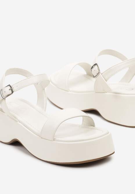 Białe Sandały Zapinane przy Kostce na Niskiej Platformie Tleiana