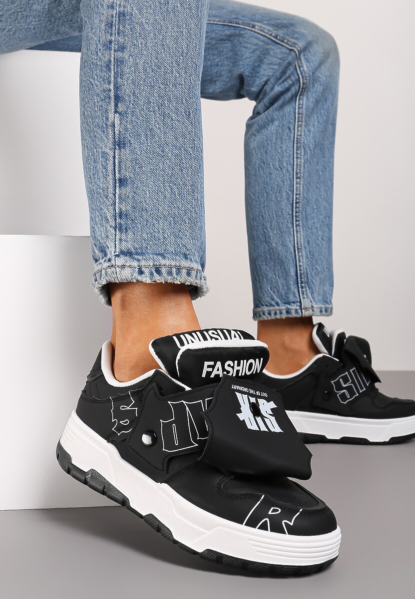 Czarne Sneakersy na Płaskiej Podeszwie Ozdobione Napisami Griefra