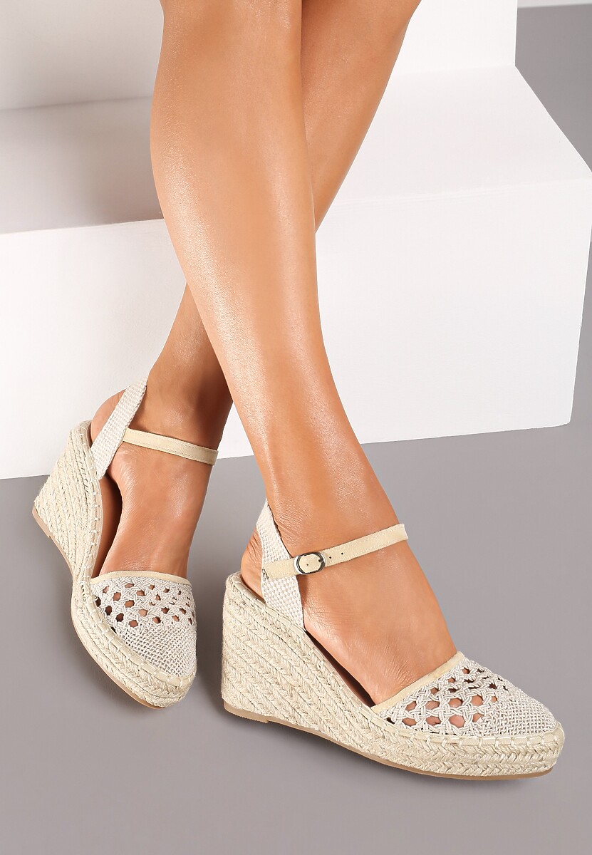 Beżowe Sandały z Imitacji Skóry na Plecionym Koturnie Zapinane Wokół Kostki Obidia