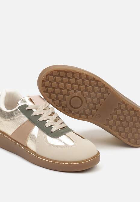 Beżowo-Zielone Sneakersy na Płaskiej Podeszwie Ozdobione Metalicznymi Elementami Nevlise