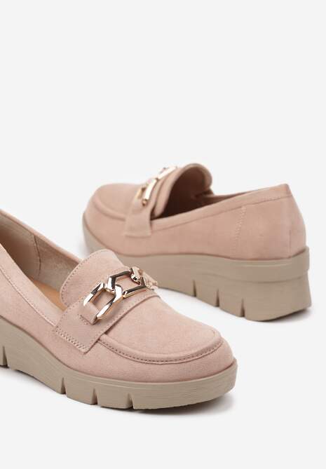 Beżowe Półbuty Mokasyny na Koturnie z Tłoczeniem i Wkładką ze Skóry Naturalnej i Łańcuchem Cariella