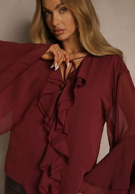 Bordowa Rustykalna Bluzka Zdobiona Falbankami i Wiązaniem przy Dekolcie Nerianna