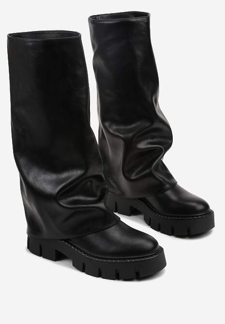 Czarne Kozaki z Wywiniętą Cholewką na Podeszwie ze Żłobieniami Eseana