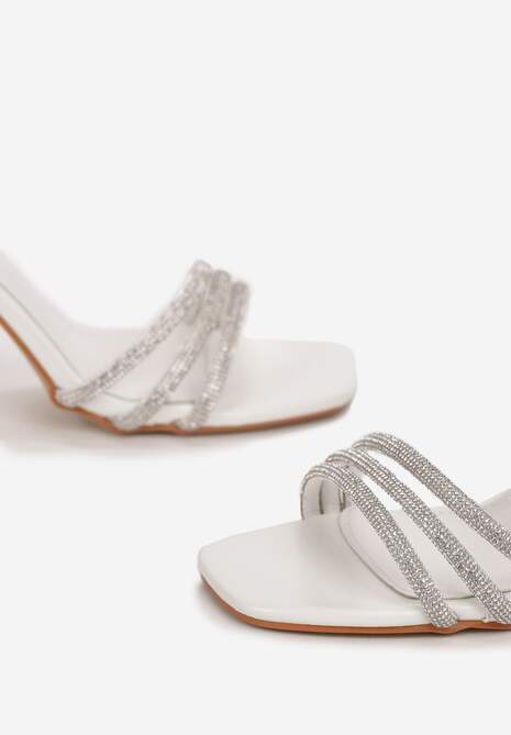 Białe Sandały z Cyrkoniami na Transparentnym Słupku Larmela