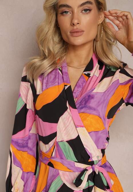 Czarno-Różowa Rozkloszowana Sukienka Midi z Kopertowym Dekoltem z Paskiem i Abstrakcyjnym Wzorem Orabella