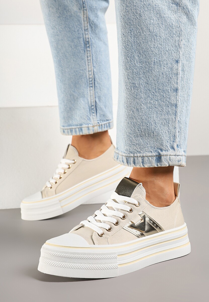 Beżowe Trampki na Platformie Ozdobione Metaliczną Aplikacją Telanoreta