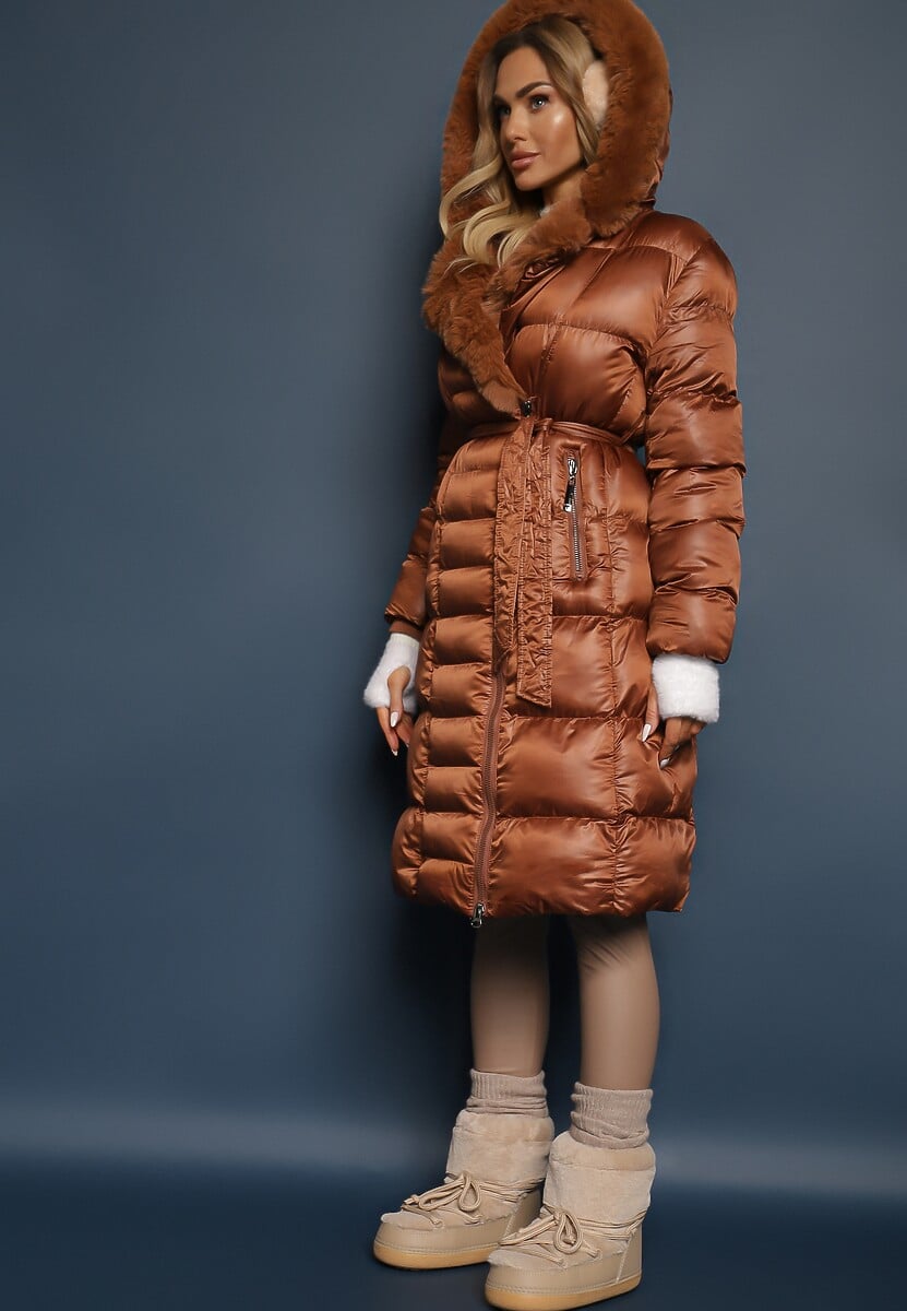 Brązowa Pikowana Kurtka Płaszcz za Kolano z Wiązanym Paskiem i Futerkiem Vivenda
