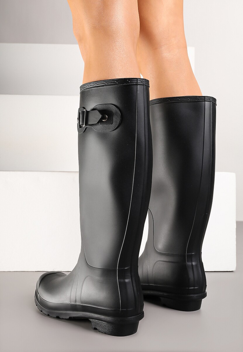 Czarne Kalosze Zdobione Sprzączką przy Cholewce Lirasellea