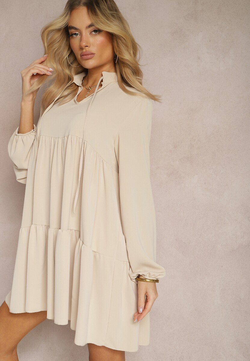 Fioletowa Sukienka o Rozkloszowanym Fasonie z Falbanką i Okrągłym Dekoltem Vasaia