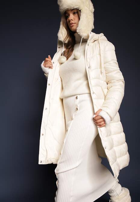 Jasnobeżowa Długa Kurtka z Kapturem i Dwustronnym Suwakiem Zdobiona Pikowaniem Sanvela