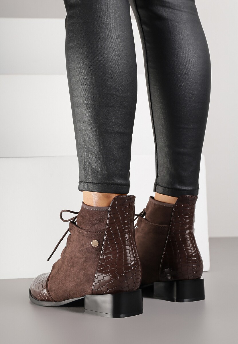 Brązowe Sznurowane Botki do Kostki Vices Zdobione Tłoczeniem Skóry Węża Wedvire