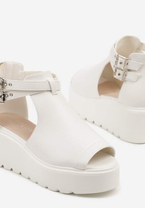 Białe Sandały na Koturnie z Wkładką ze Skóry Naturalnej i Ozdobnymi Paskami Sopressa