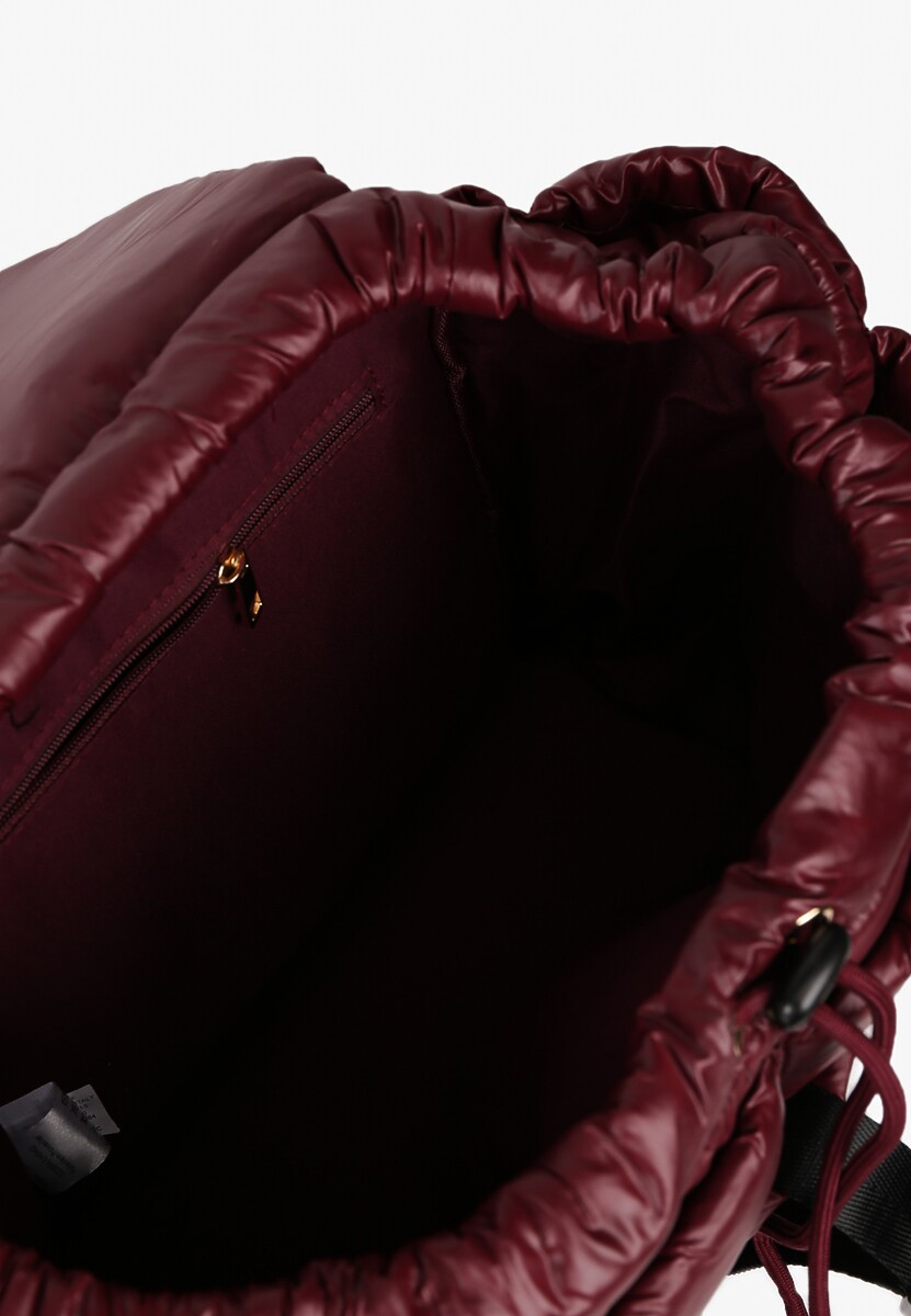 Bordowy Plecak z Klapą i Ściągaczem Zdobiony Pikowaniem 3D Revitta