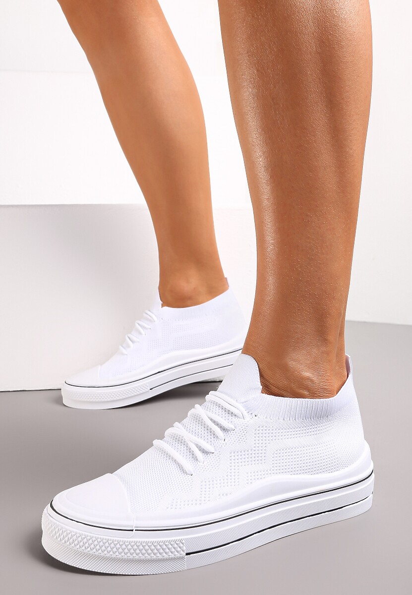 Białe Wsuwane Trampki z Perforacją i Ozdobnym Sznurowaniem Dennise