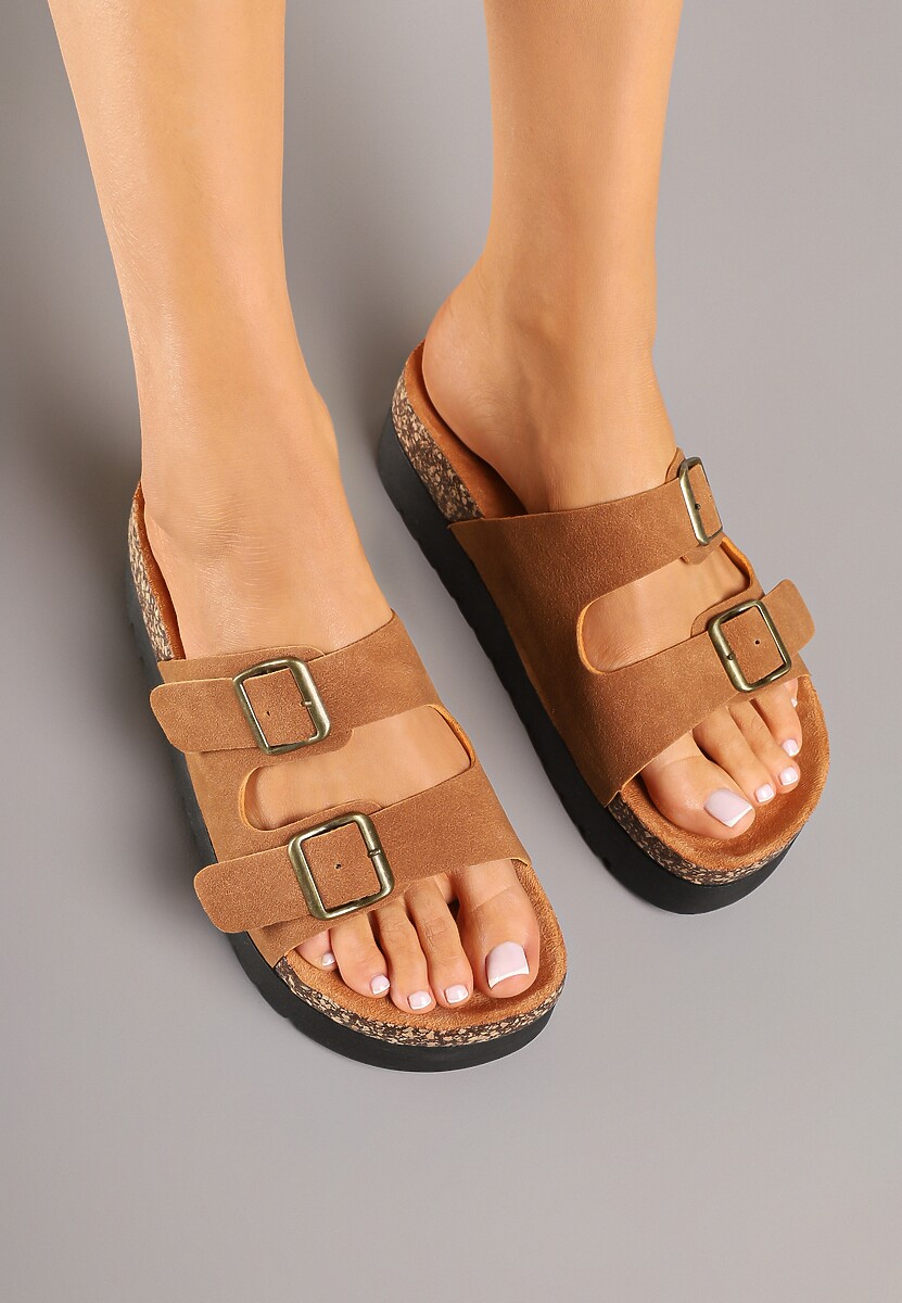 Brązowe Klapki na Platformie z Korka Ozdobione Klamrami Ravilisse