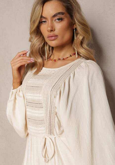 Jasnobeżowa Sukienka Boho Ozdobiona Ażurowymi Wstawkami i Koronką ze Sznurkiem w Talii Lanekade