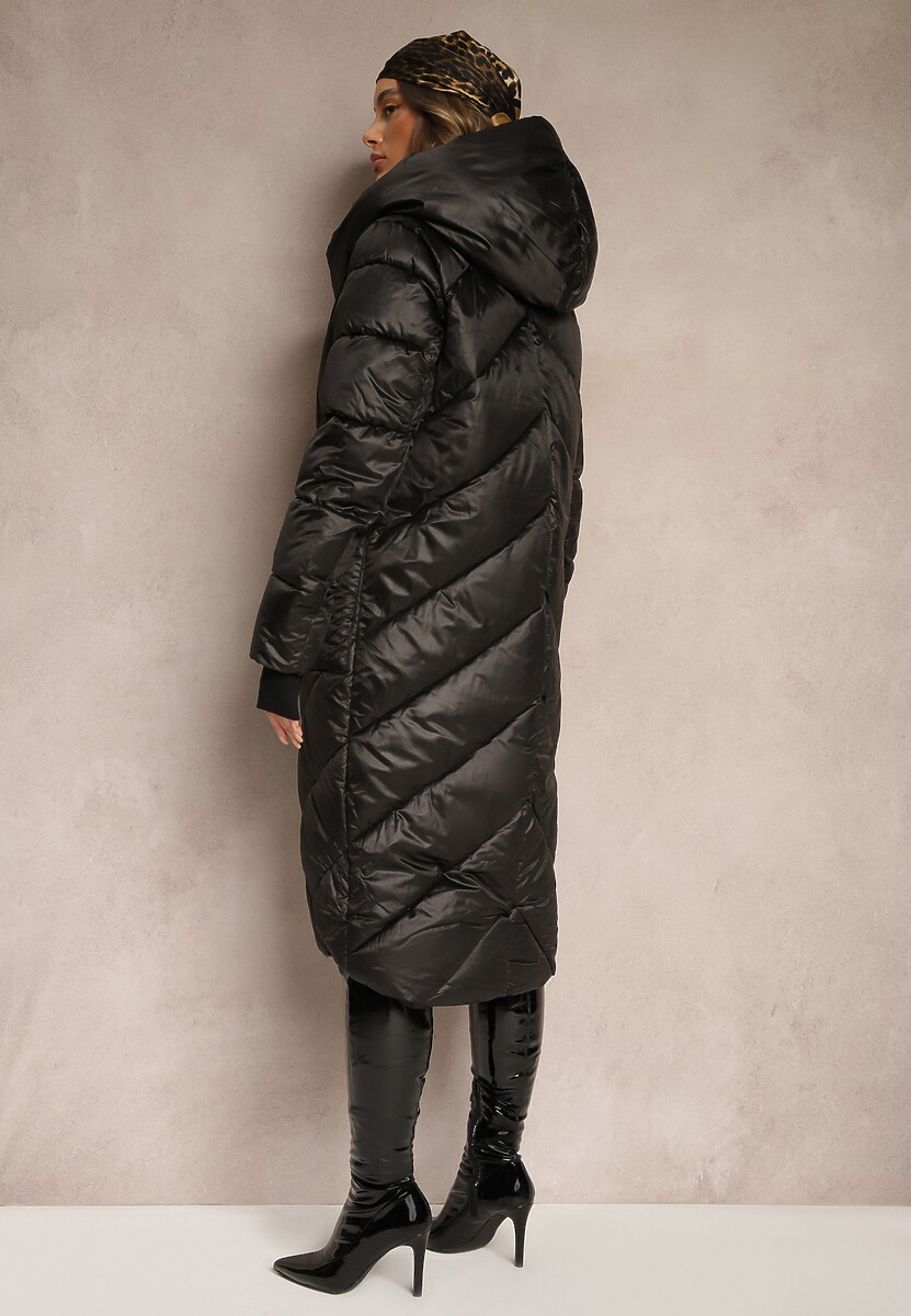 Czarna Pikowana Kurtka o Asymetrycznym Kroju z Kapturem Hedirani