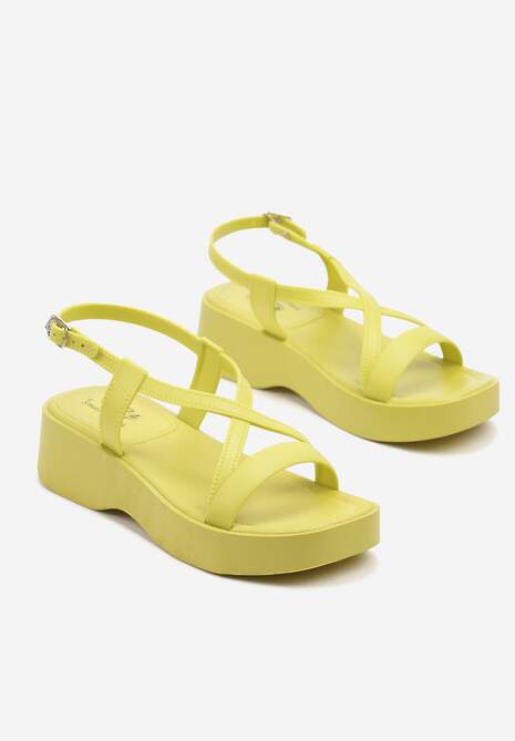 Jasnozielone Sandały na Niskiej Platformie z Paskami w Kształcie X Nusialia