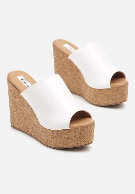 Białe Klapki w Stylu Drewniaków na Koturnie Jordiva
