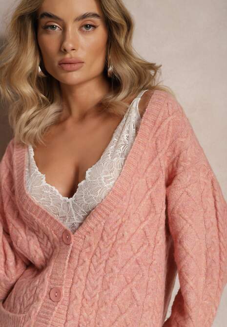 Jasnoróżowy Zapinany Kardigan z Trójkątnym Dekoltem i Warkoczykowy Splot Juessa