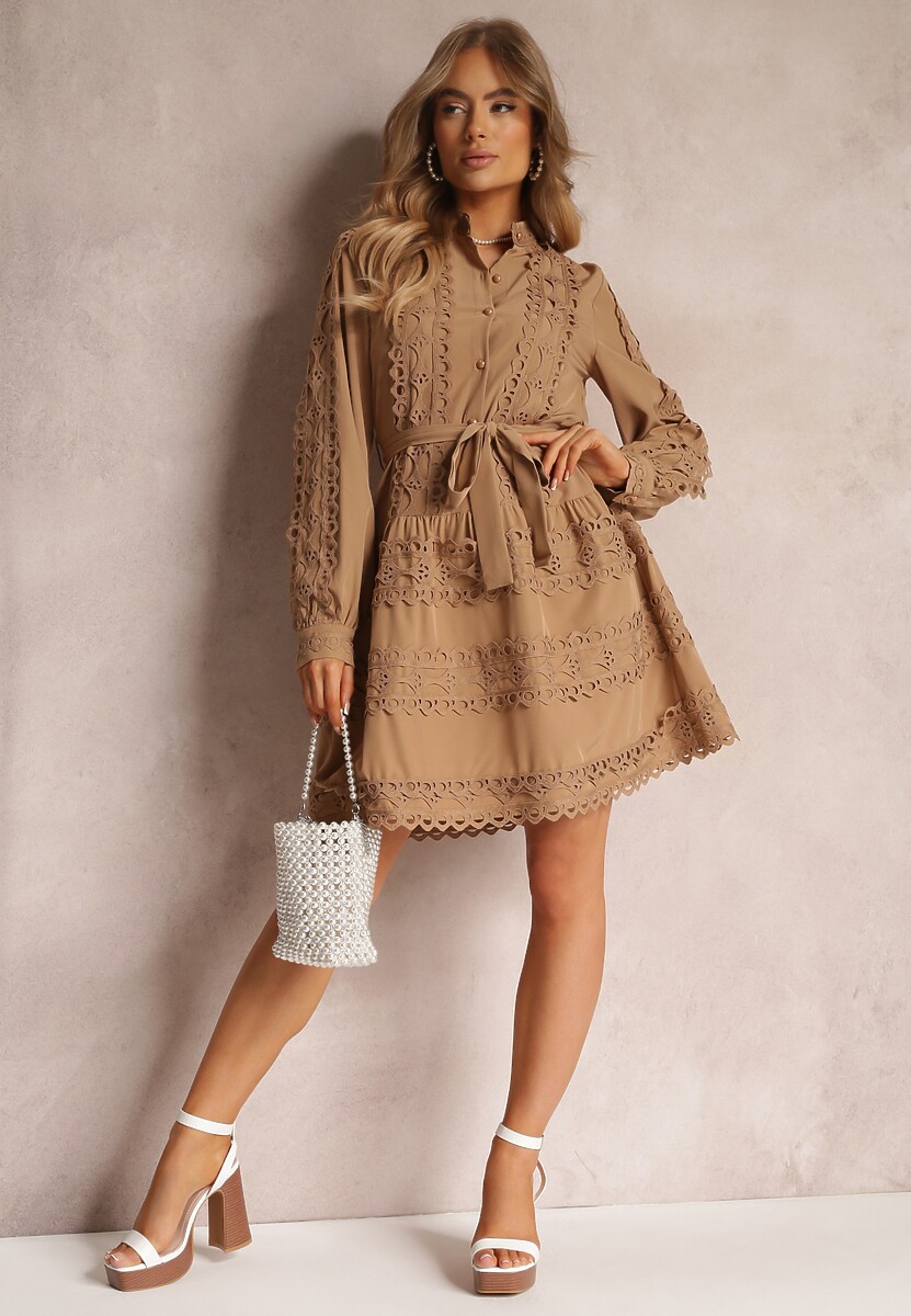 Ciemnobeżowa Sukienka Koszulowa z Wiązanym Paskiem i Ażurowymi Taśmami Deme