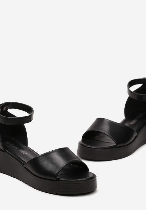 Czarne Sandały z Ekoskóry z Zakrytą Piętą i Sprzączką na Grubej Podeszwie Pravila