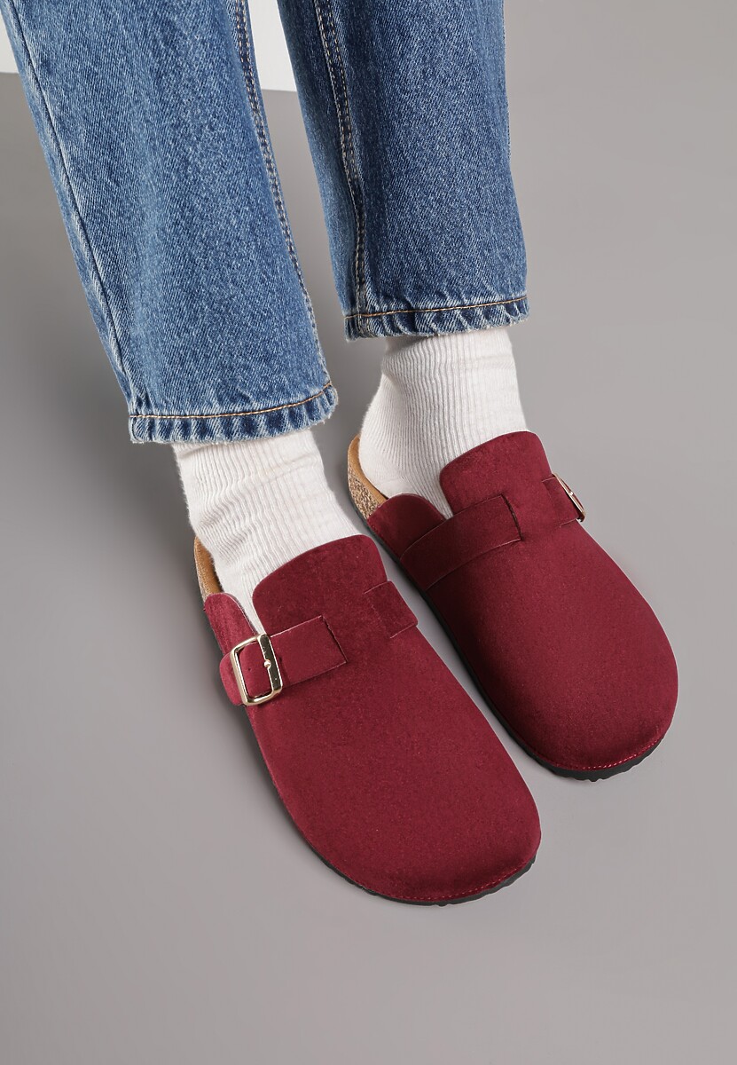 Bordowe Klapki Ozdobione Klamrą na Pasku Zelevelis