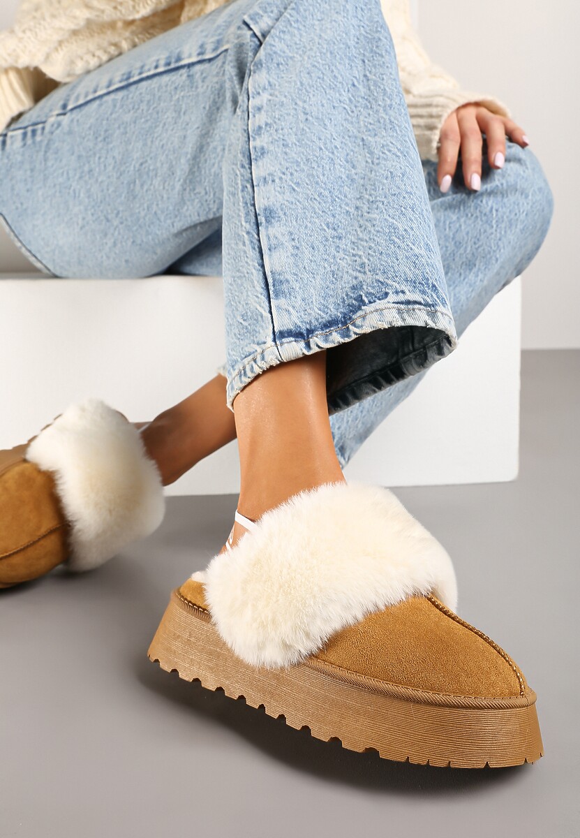 Brązowe Kapcie na Platformie Ozdobione Futerkiem i z Gumką Przy Pięcie Titanra