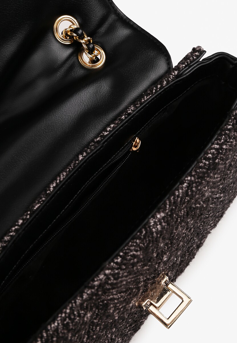 Czarna Pikowana Torebka Boucle z Wełną i Ozdobnym Łańcuszkiem Seaneris