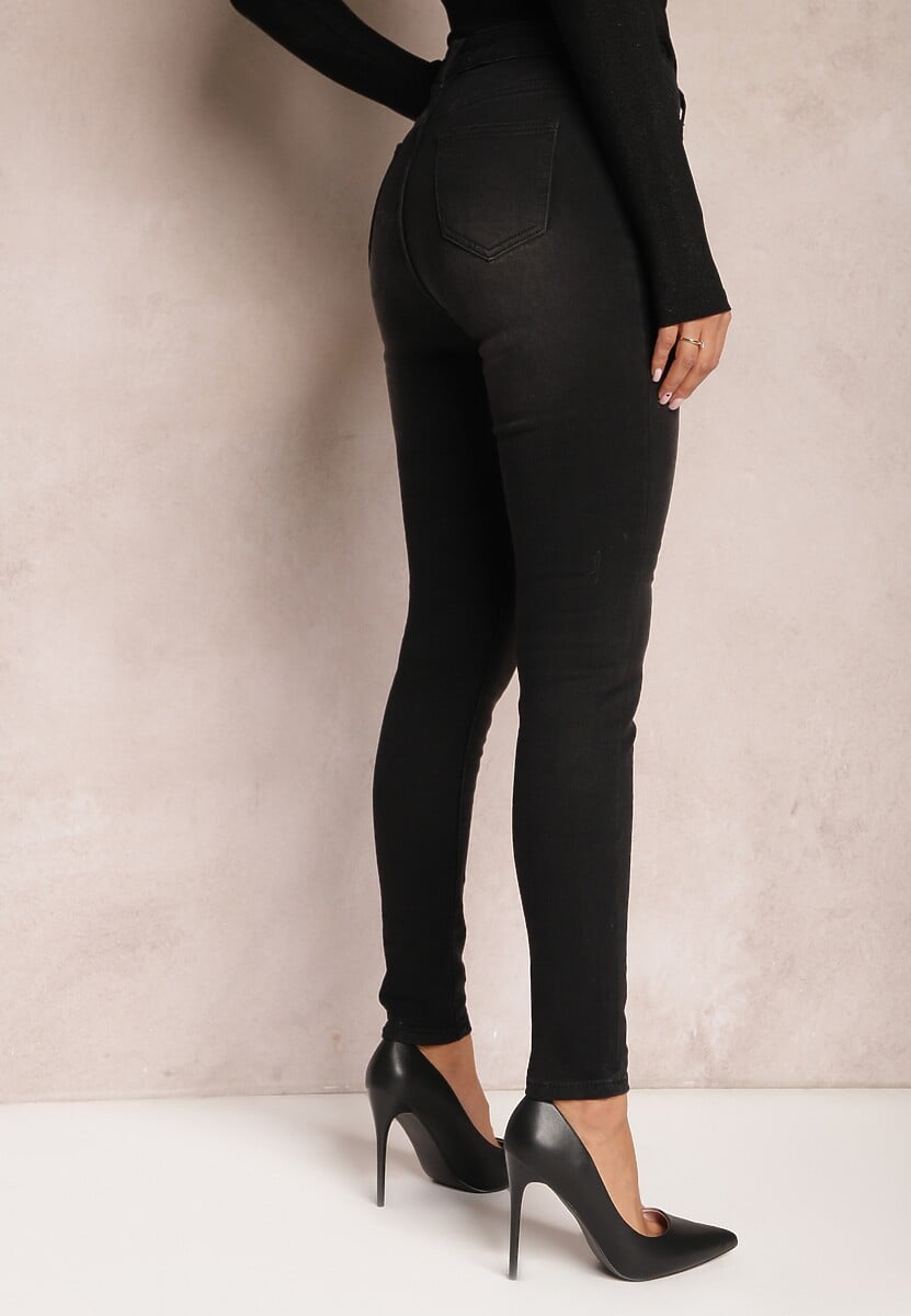Czarne Jeansy o Fasonie Skinny z Cyrkoniami Przy Kieszeniach Aklesse