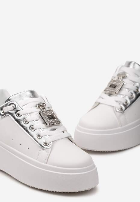 Biało-Srebrne Sneakersy z Metaliczną Zawieszką na Sznurówkach Ozdobioną Cyrkoniami Edosa