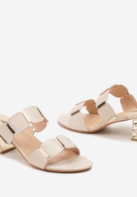 Beżowe Casualowe Klapki na Słupku Wykończone Metalicznymi Akcentami Tesine