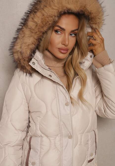 Beżowa Pudełkowa Kurtka z Pikowanymi Przeszyciami i Odpinanym Kapturem z Futrem Liliarna