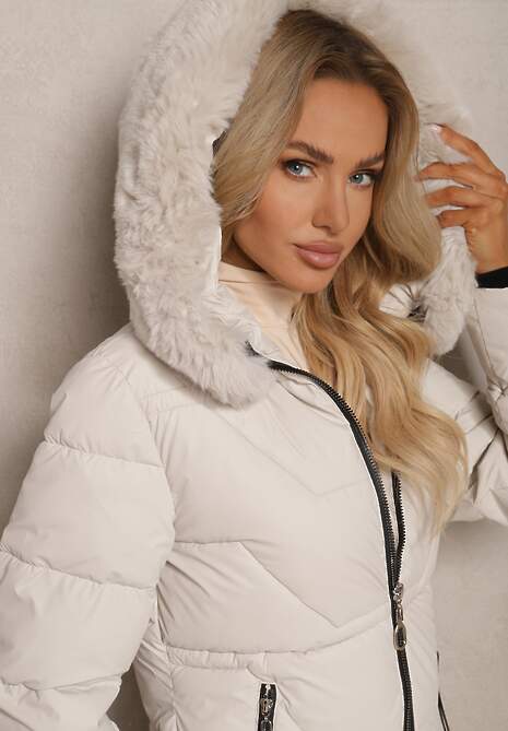 Biała Kurtka z Dwustronnym Suwakiem Zdobiona Pikowaniem i Odpinanym Futerkiem Inelline