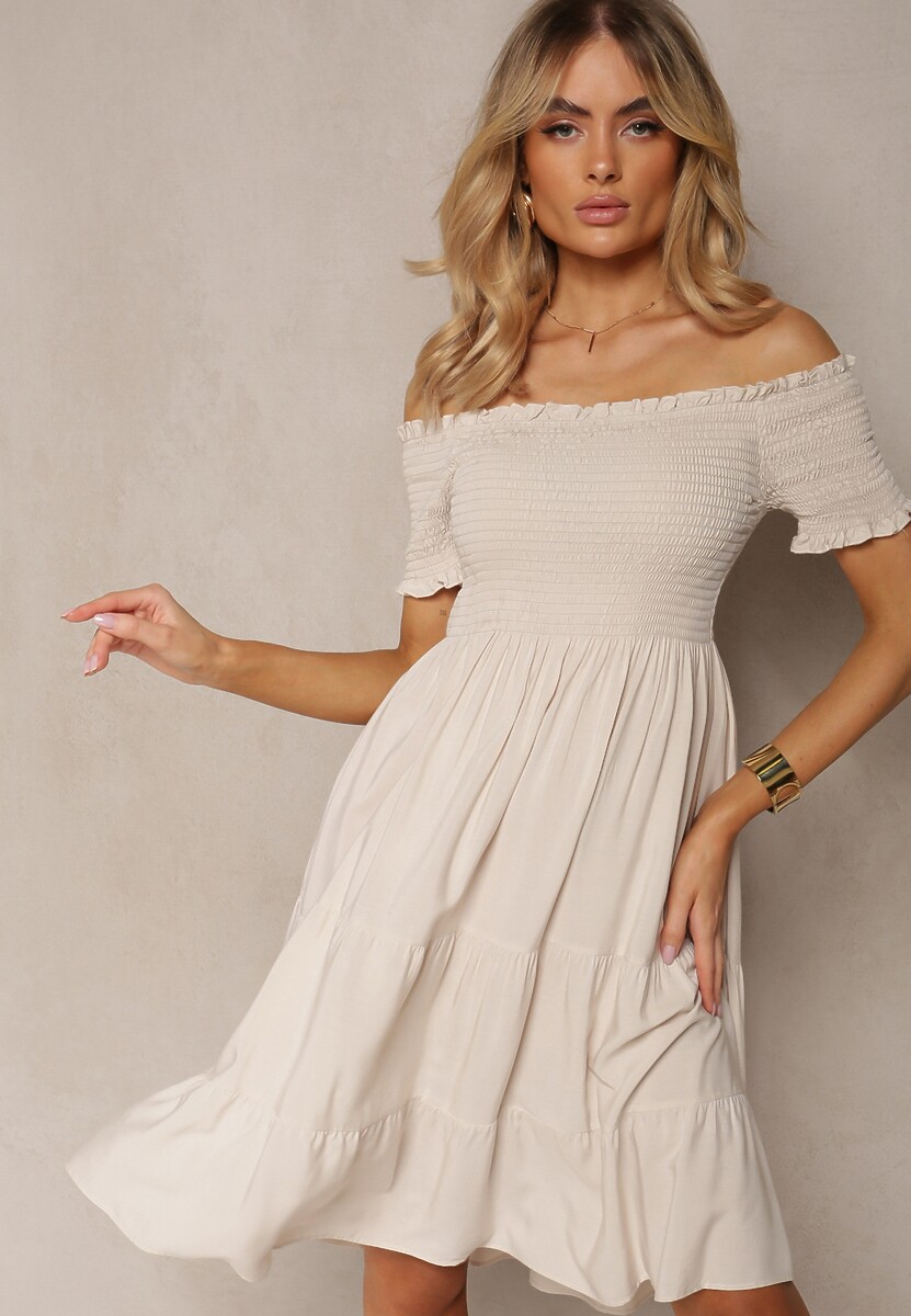 Jasnobeżowa Letnia Sukienka z Bawełny o Fasonie Hiszpanki z Rozkloszowanymi Falbanami Lorania