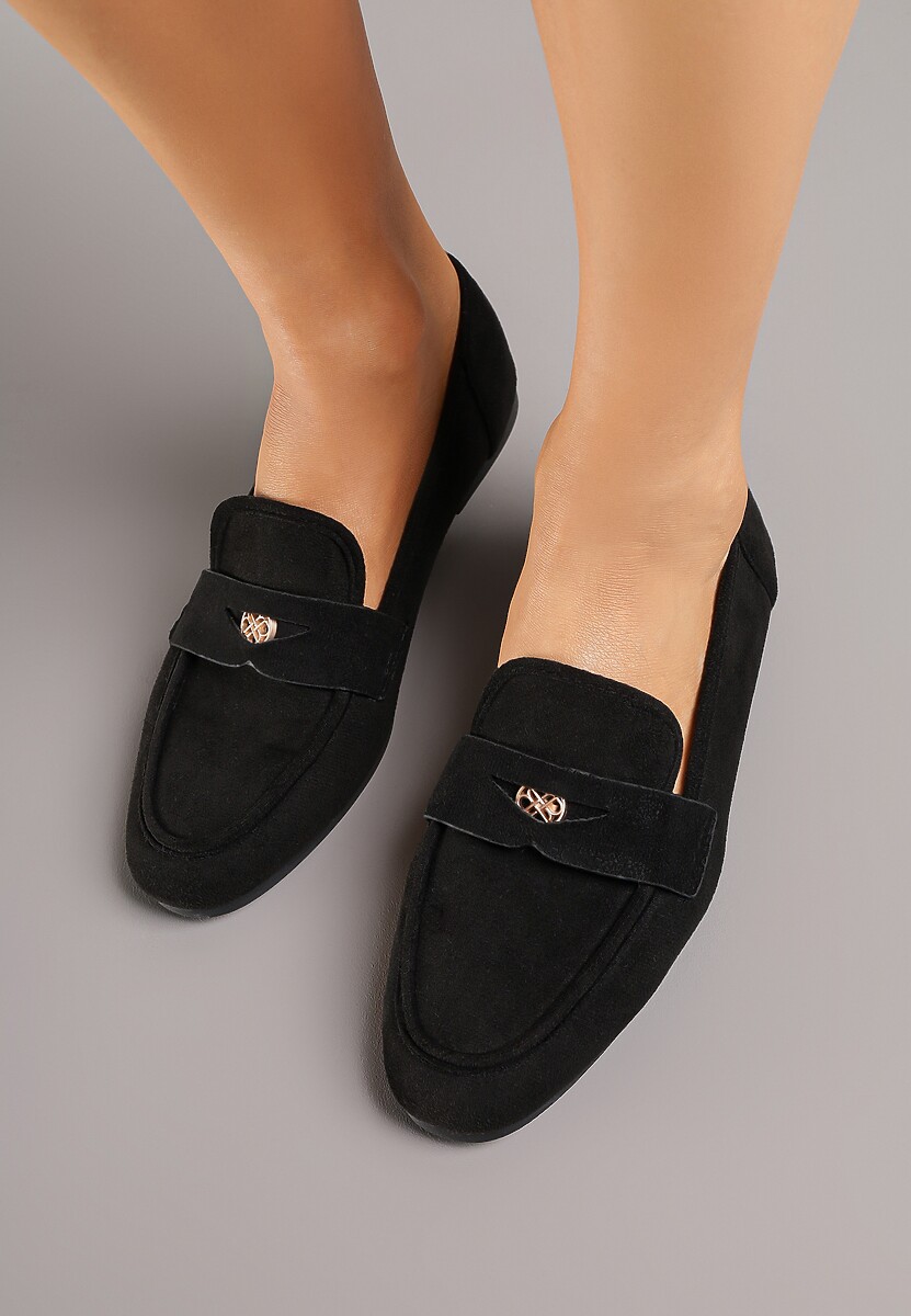 Czarne Mokasyny Ozdobione Metaliczną Aplikacją Gohildde