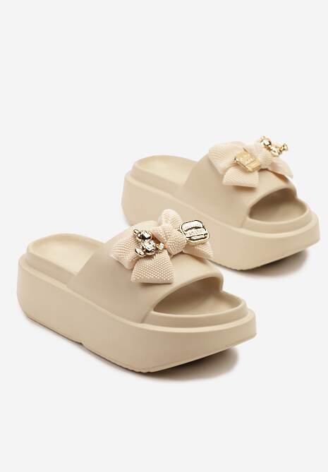 Beżowe Klapki Piankowe na Platformie z Metalicznym Detalem Wessienna