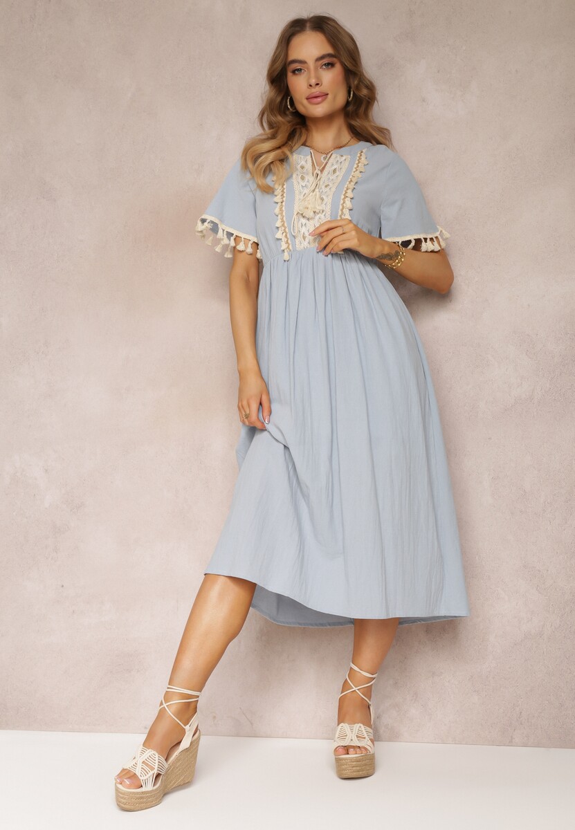 Niebieska Rozkloszowana Sukienka Midi z Gumką w Talii i Ozdobnym Dekoltem Shotomi