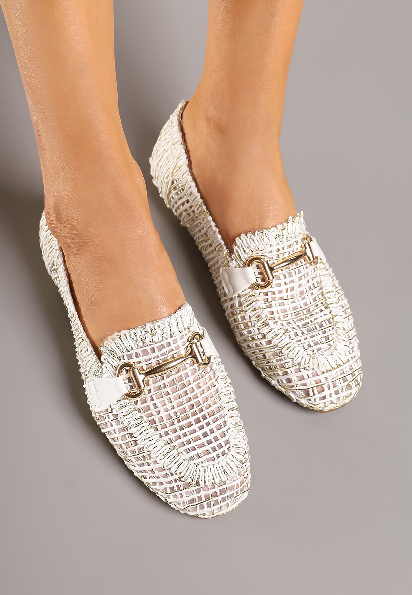 Białe Mokasyny z Ażurową Cholewką i Klamerką Falionisa